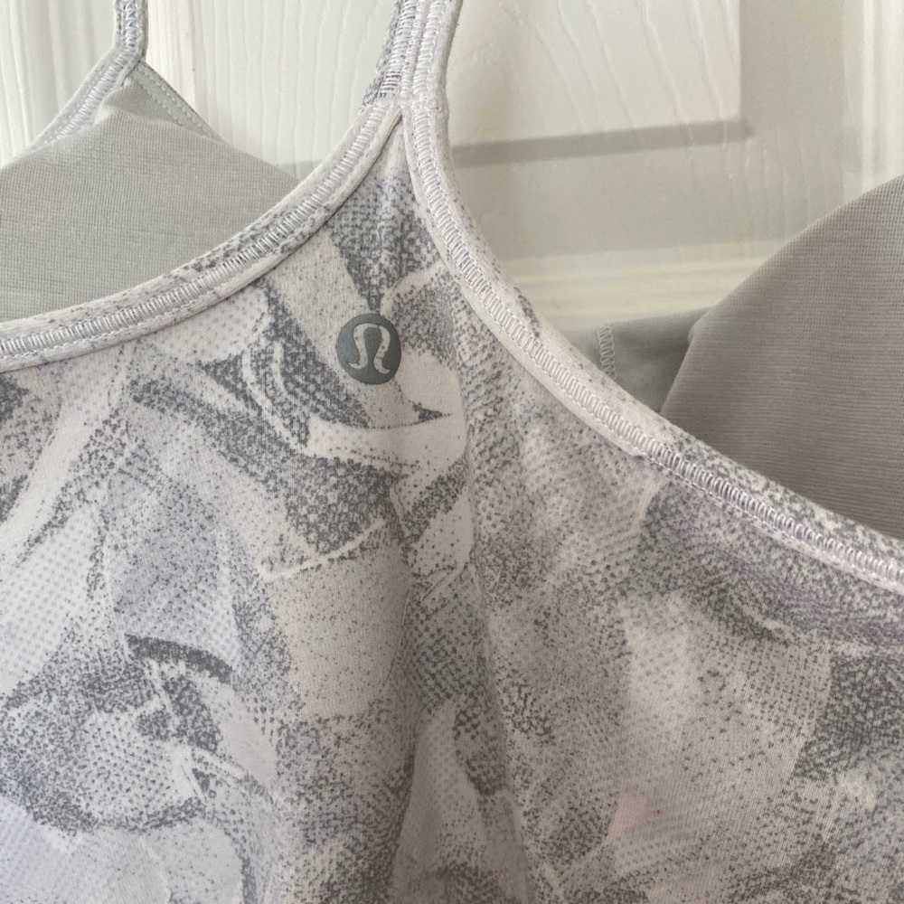 Lululemon power Y tank w built in shelf bra - Picture 3 of 5